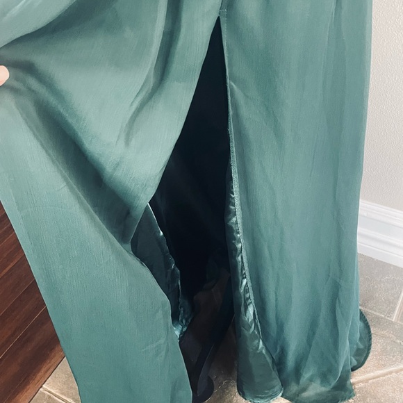 LULU’S Emerald Green XS Sheer Long Sleeves Gown. Elegant/Sophisticated Formal - Picture 8 of 15